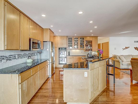 3rd image of 4216 Morris Park Rd