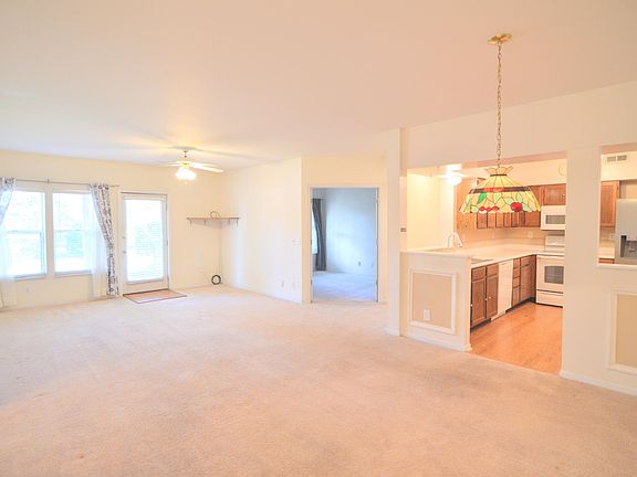 3rd image of 5361 Stoneledge Ct Unit 1H