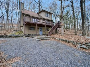 396 Canterbury Rd, Bushkill, PA 18324