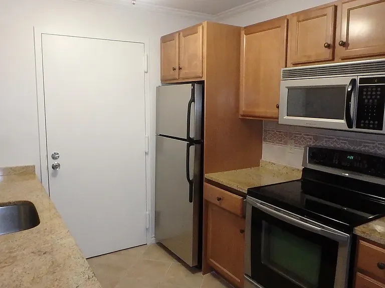 48 Village Brook Ln #20 — Photo 2