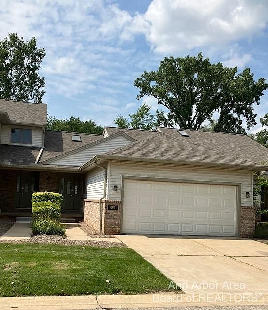 1st image of 559 Sycamore Cir