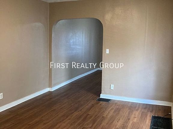 4th image of 2658 Hazel Ave