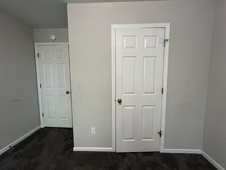 102 Albany Dr — Photo 9