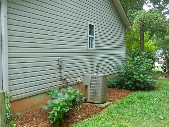 4th image of 115 Waderich Ln