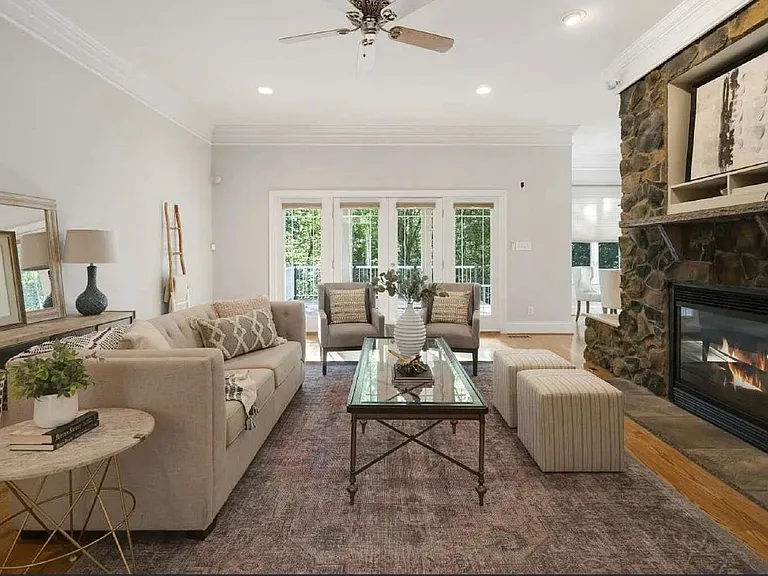 5909 Greenevers Dr — Photo 10