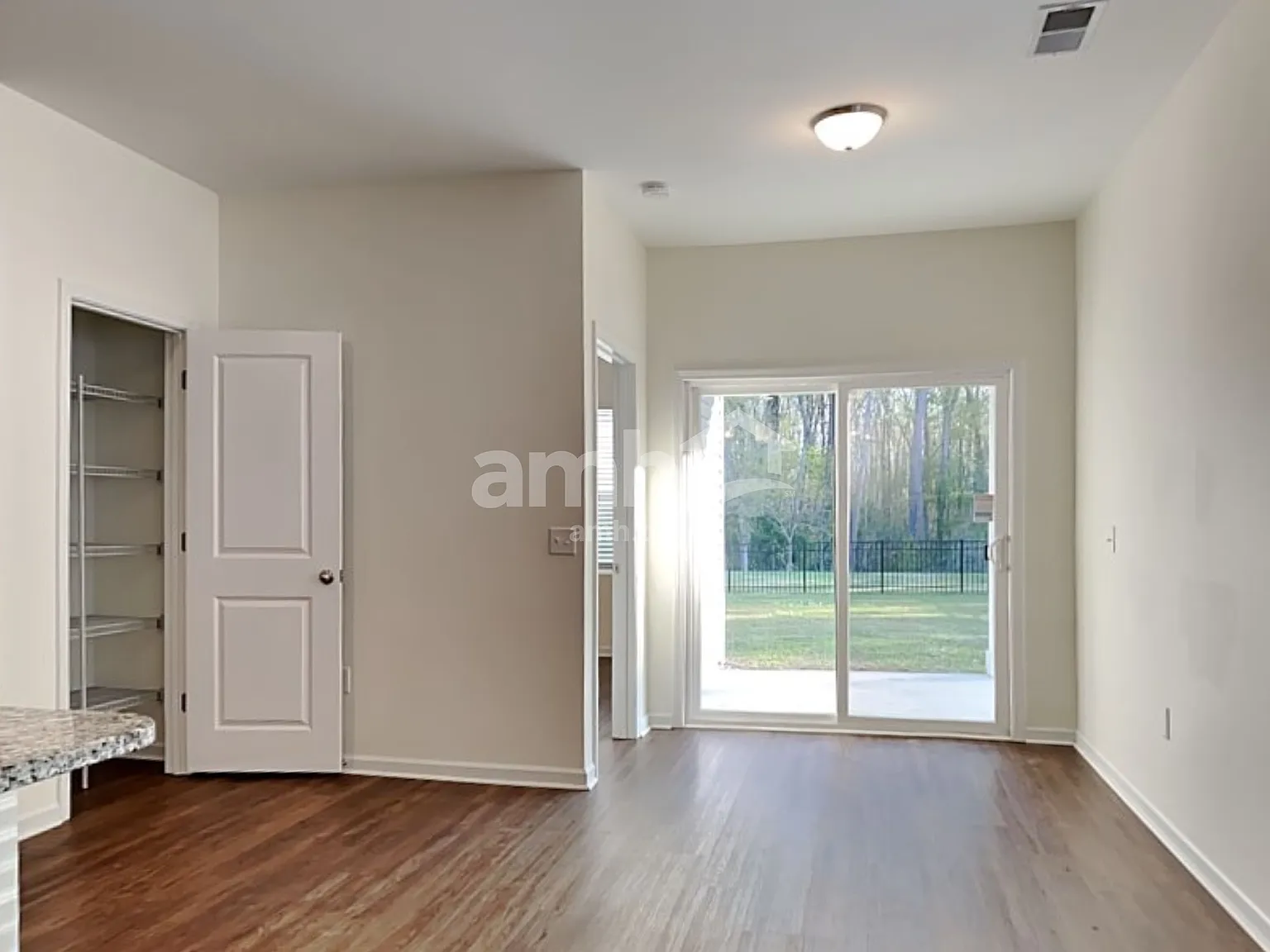 3 bed, 2.0 bath, 1412 sqft, $2,035 — Photo 4