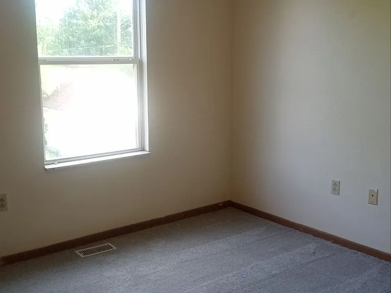 914 E Bancroft St — Photo 15