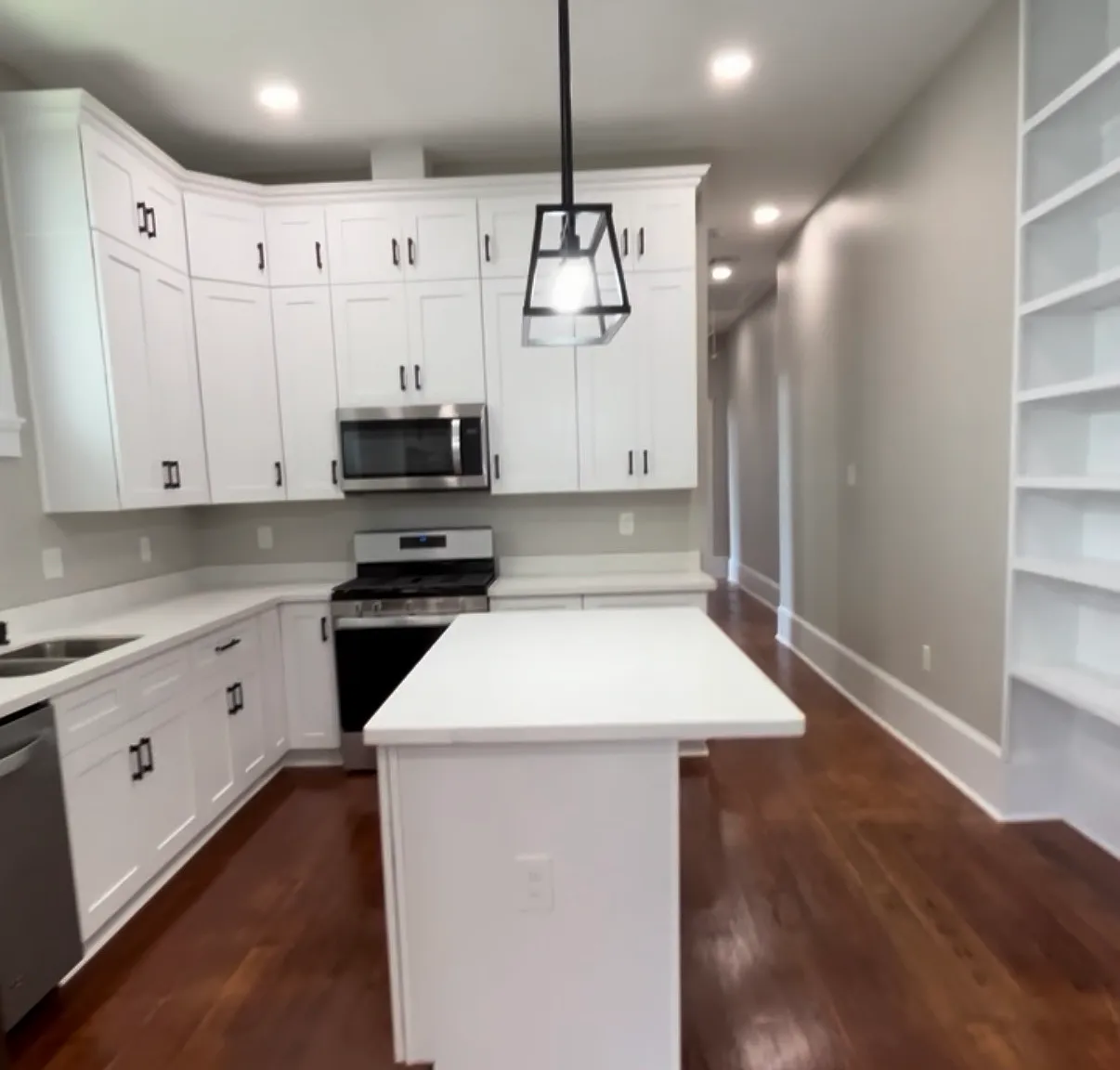 2 bed, 1100 sqft, $2,300 — Photo 3