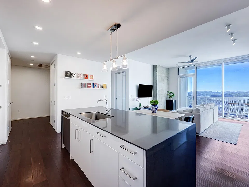 301 West Ave #1307