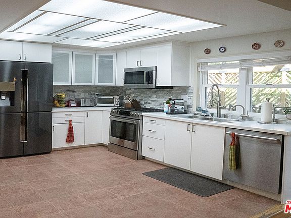 4th image of 2927 Woodwardia Dr