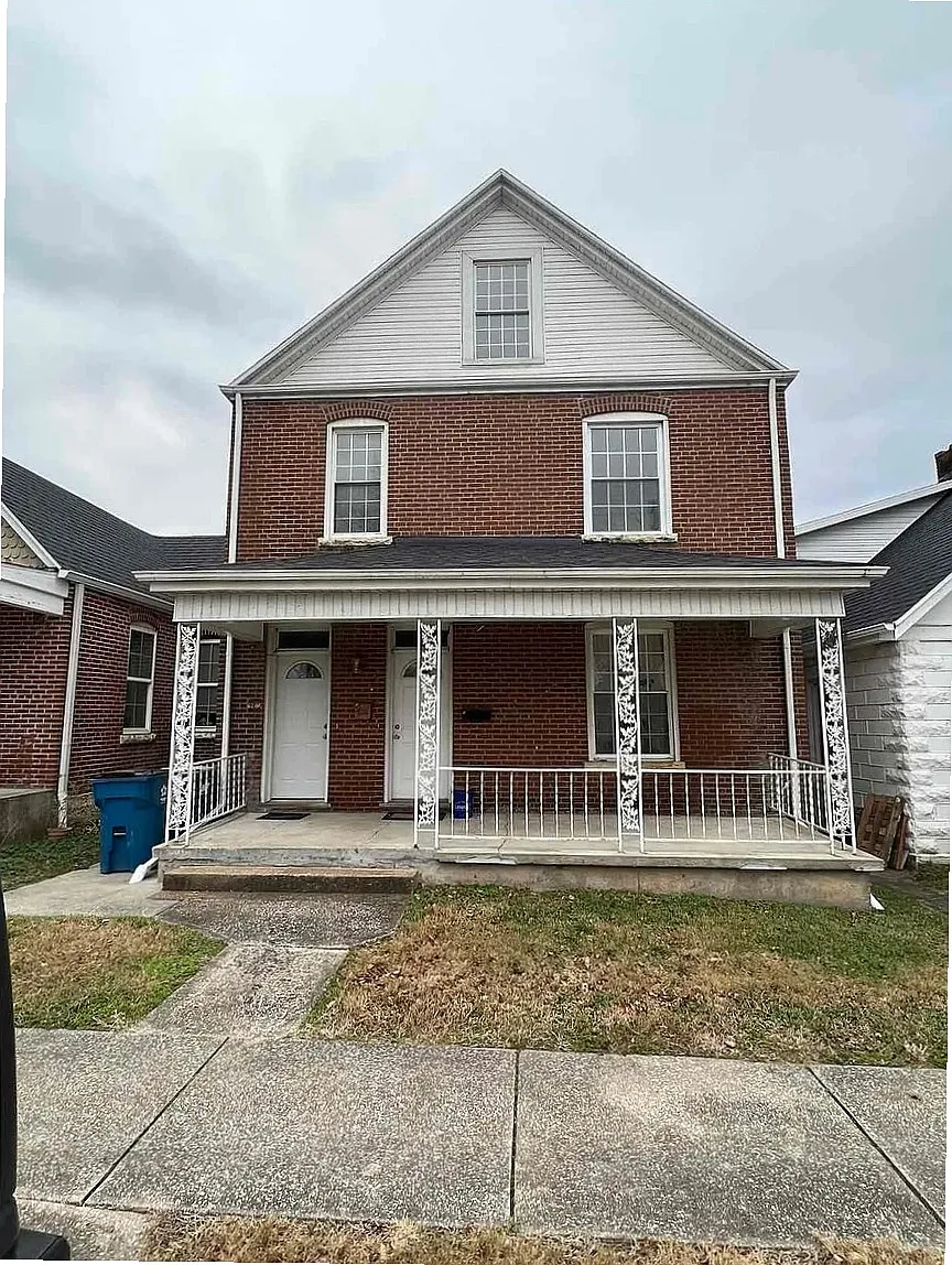 2 bed, 1040 sqft, $950 — Photo 1