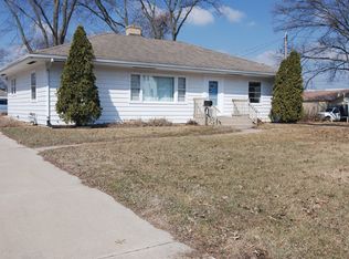 1705 Center Pt Rd NE, Cedar Rapids, IA 52402