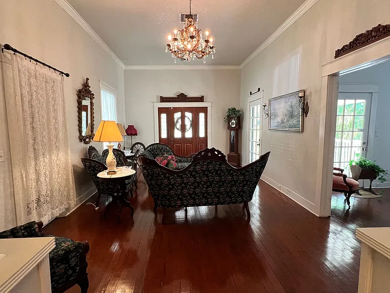 523 W Oak St — Photo 35