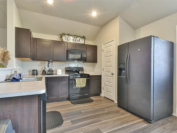 3rd image of 1316 Chuck Wagon Dr