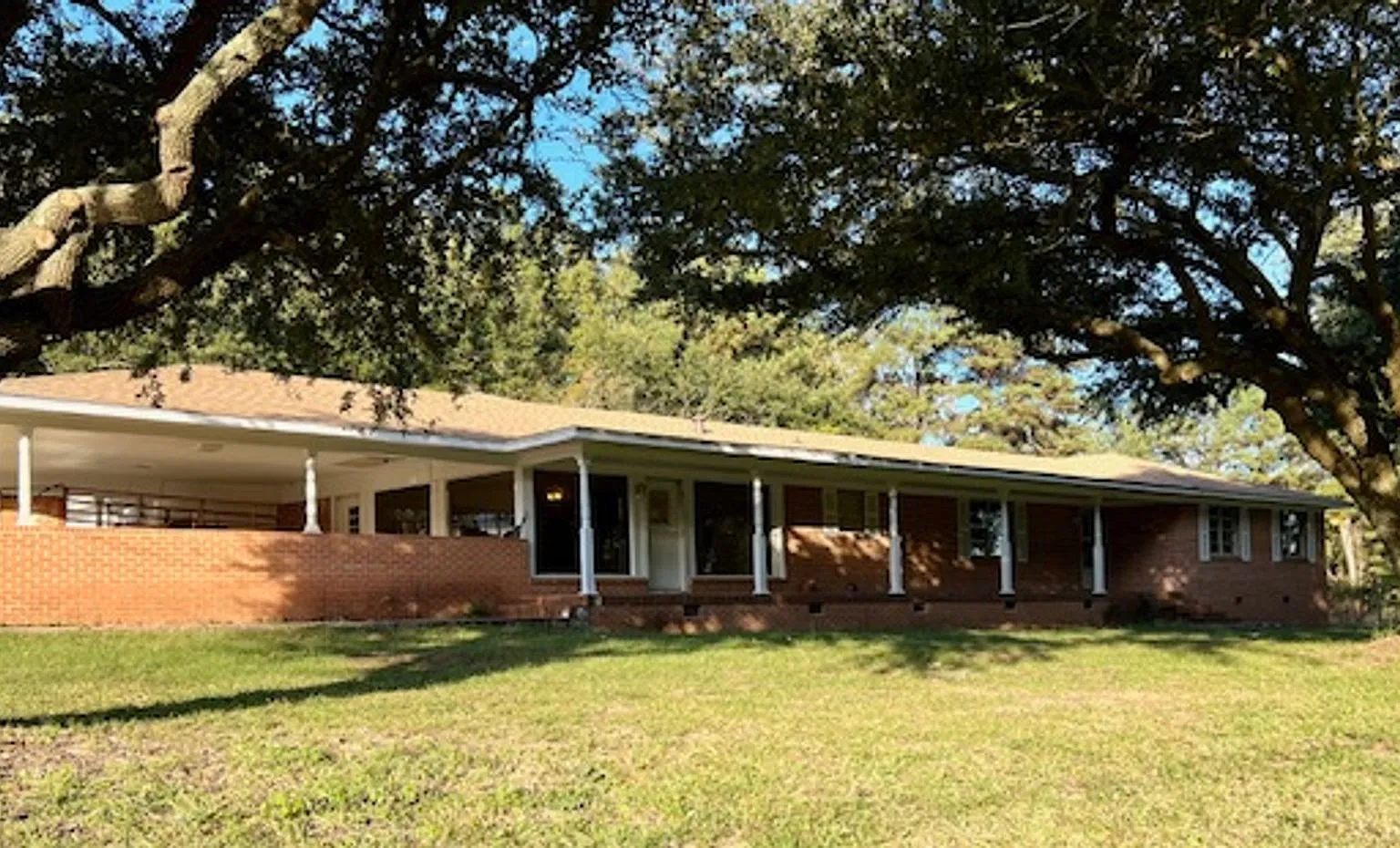 Spacious Ranch — Photo 1
