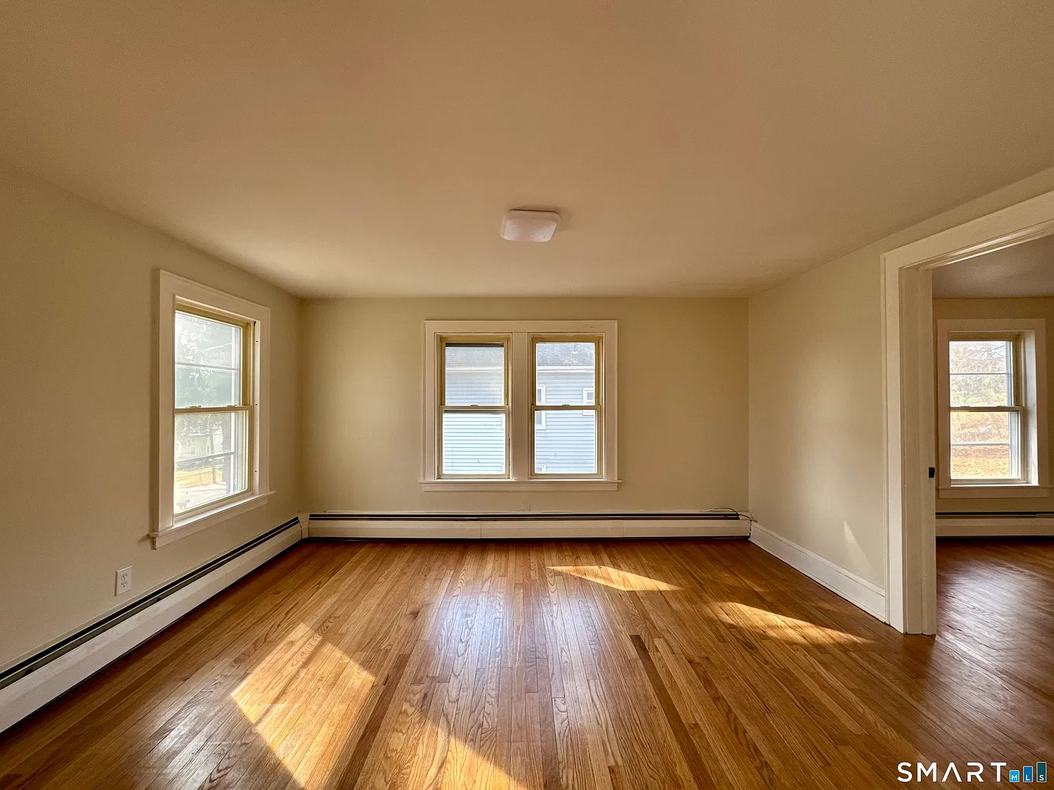 2 bed, 1.0 bath, 1064 sqft, $1,900 — Photo 2