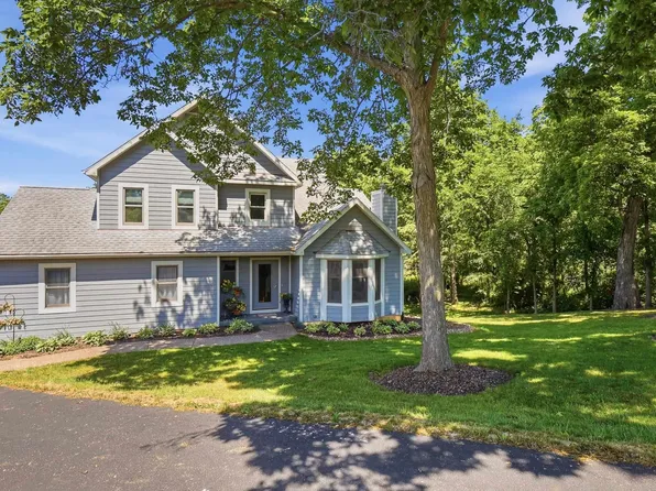 3 Laurel Ct, Galena, IL 61036