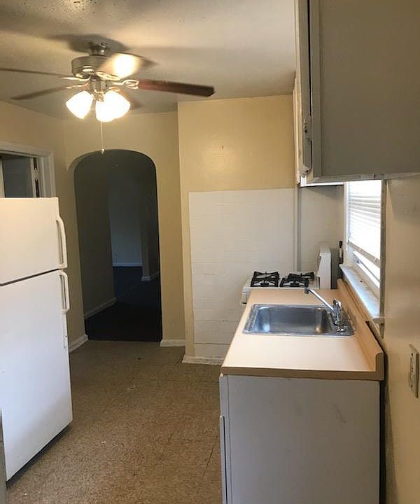 1st image of 35 Farley Ave Floor 3