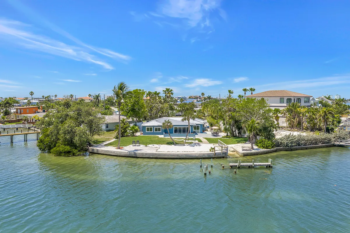 Building Photo - 860 Boca Ciega Isle Dr