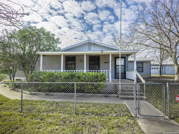 3093 county road 429, Uvalde, TX 78801