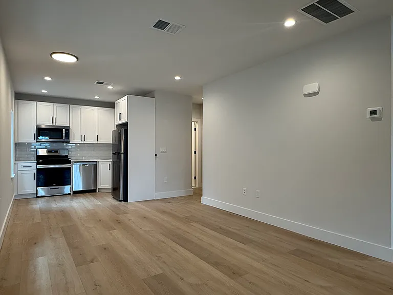 160 Main St #1 — Photo 6