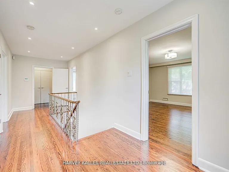 209 Lytton Blvd — Photo 11