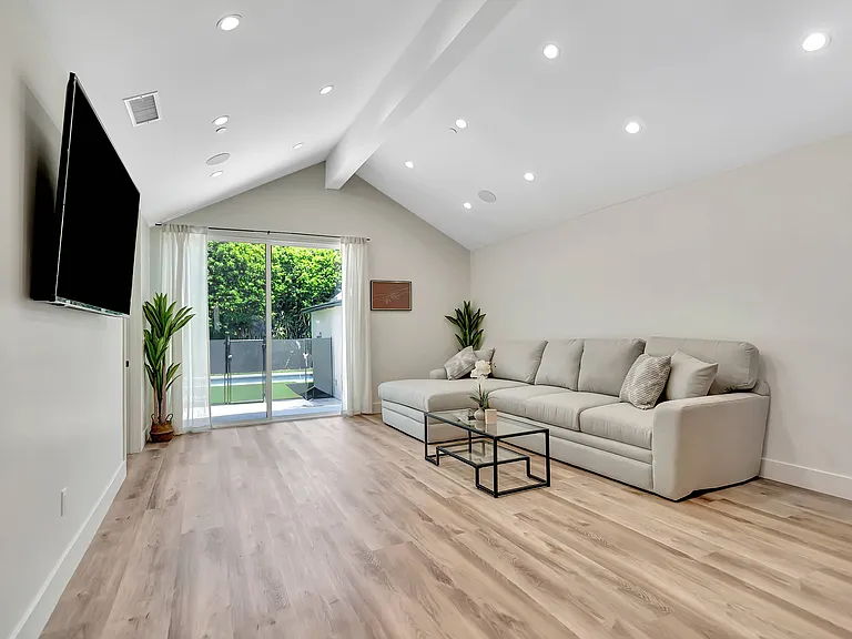 6747 Colgate Ave — Photo 35