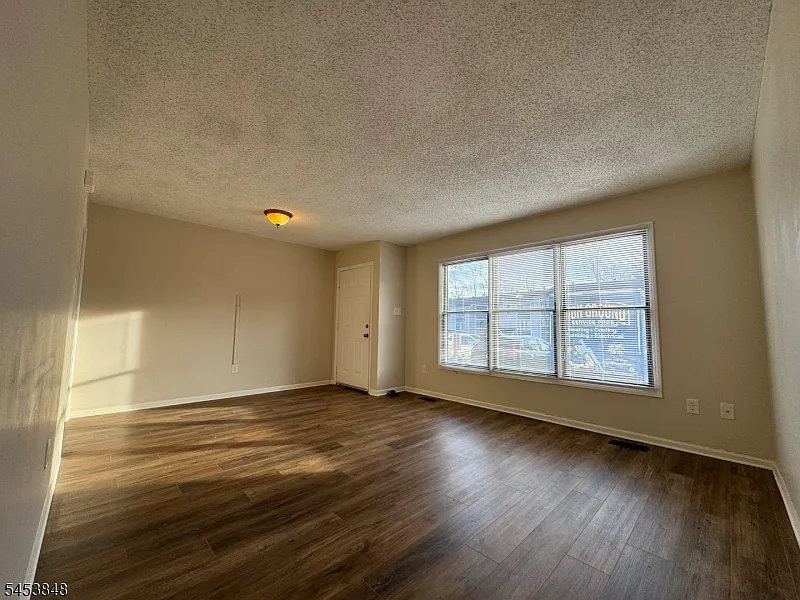 1 bed, 1.0 bath, $1,800 — Photo 3