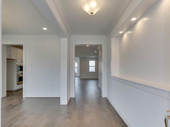 5th image of 2213 Nantucket Ave