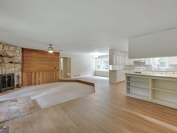 4th image of 110 Pioneer Dr