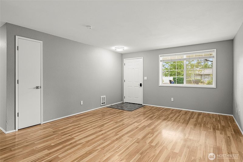 4th image of 17110 11th Avenue Ct E