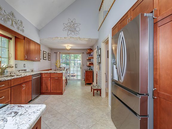 5th image of 55 Peterson Circle