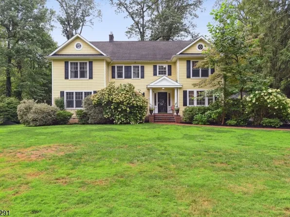 21 Llewellyn Rd, Summit City, NJ 07901