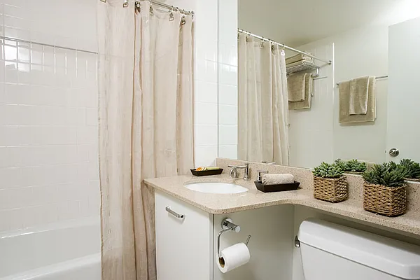 Rented by Dream Property Group LLC | media 32