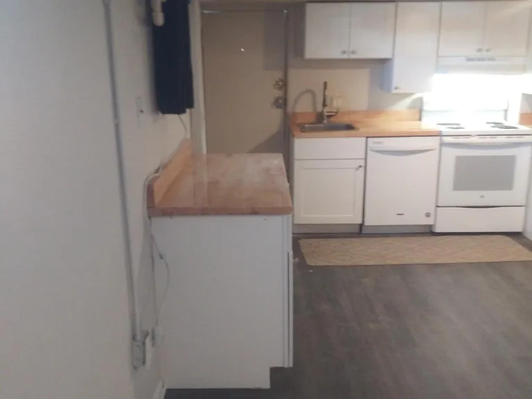1396 N Meade St #B — Photo 5