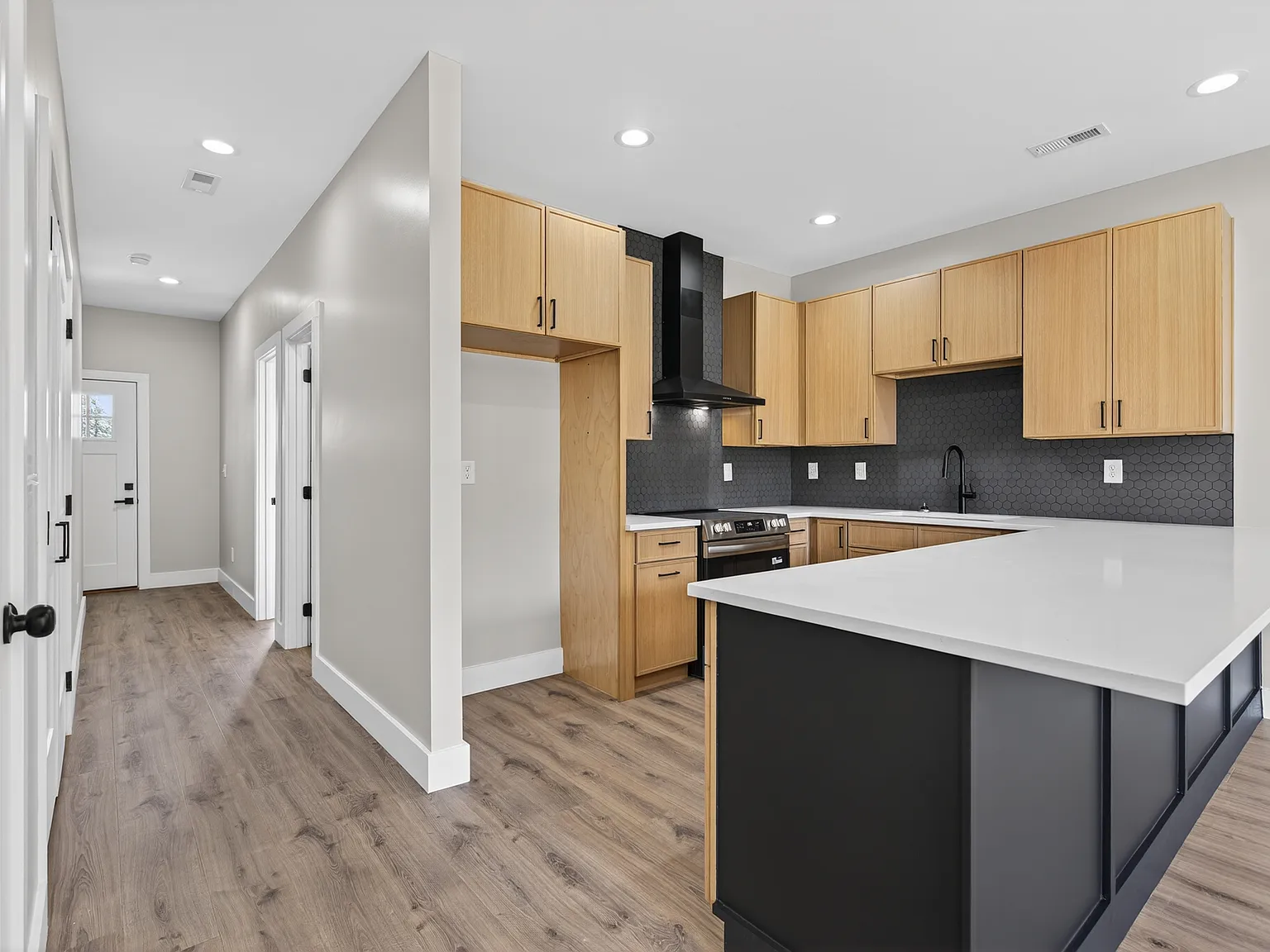 3 bed, 1580 sqft, $2,000 — Photo 2