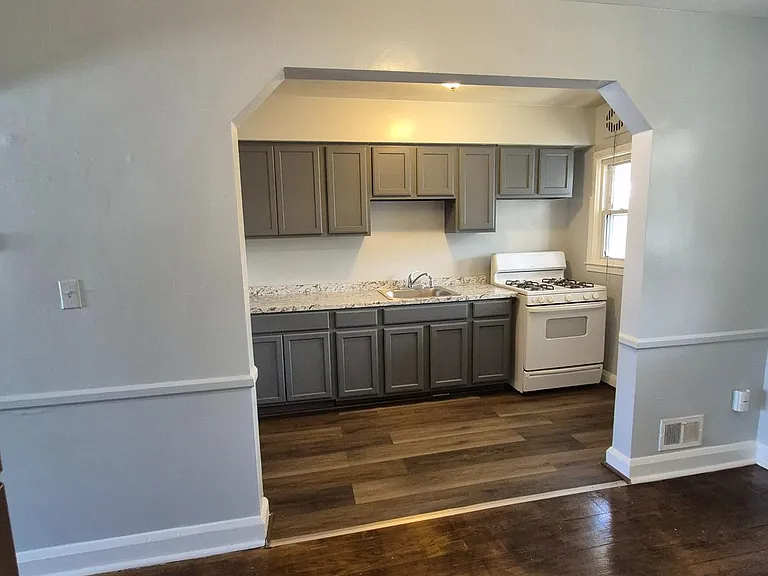 2863 Edgecombe Cir S — Photo 9