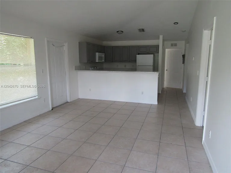 625 Meadow Rd #625 — Photo 2