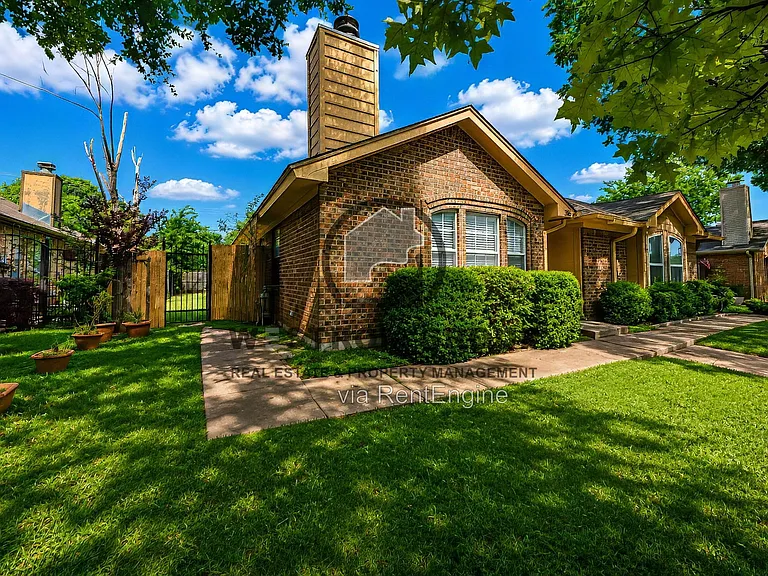 316 Crowe Dr — Photo 4