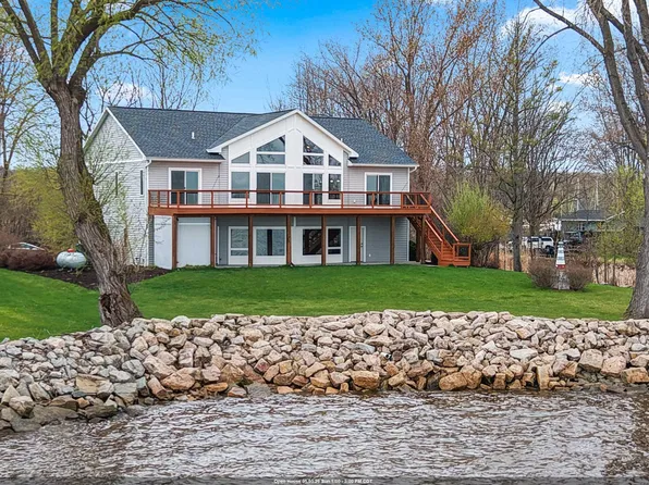534 Resort Rd, Suamico, WI 54173