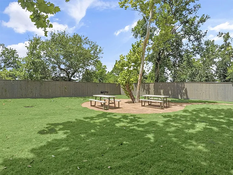 2410 Vaughn St #E — Photo 29