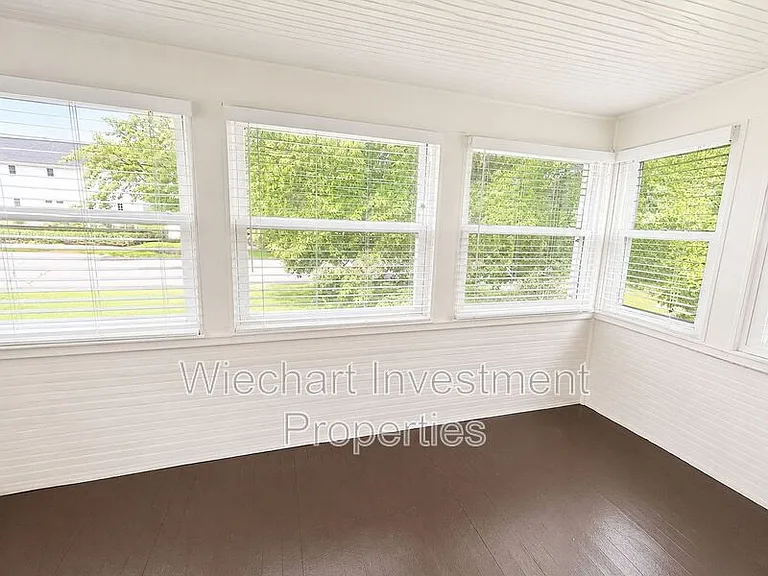313 E Highland Ave — Photo 6