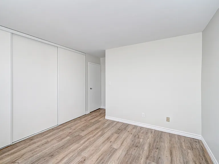 737 Ouellette Ave — Photo 19