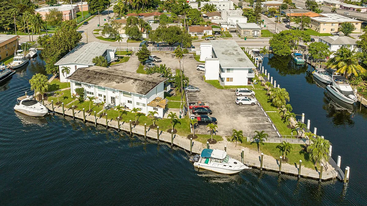 Photo 2 of 14 - 2222 NW North River Dr #5 - Miami, FL Building Photo - 2222 NW North River Dr #5