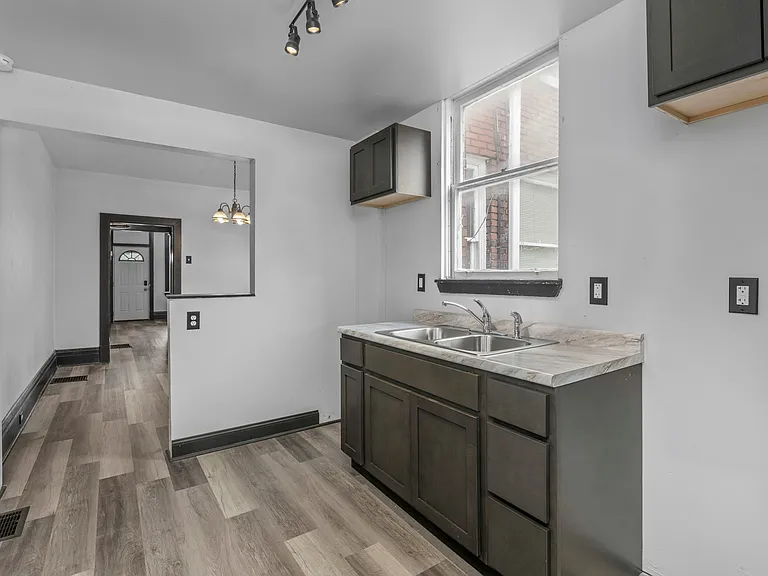 1112 1/2 Chartiers Ave #1112-1/2 — Photo 3