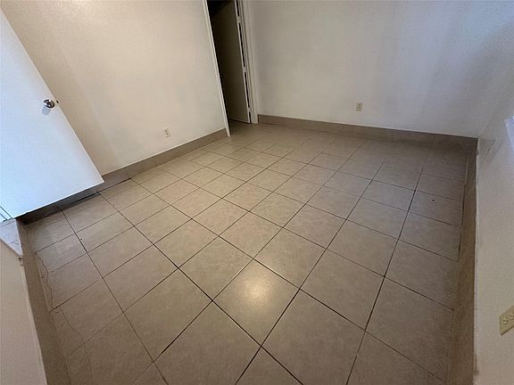 5th image of 3826 Botany Ln