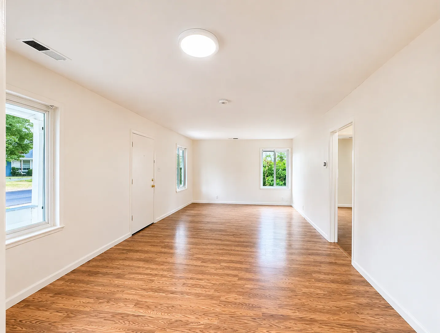 3 bed, 1.5 bath, 1000 sqft, $2,900 — Photo 4