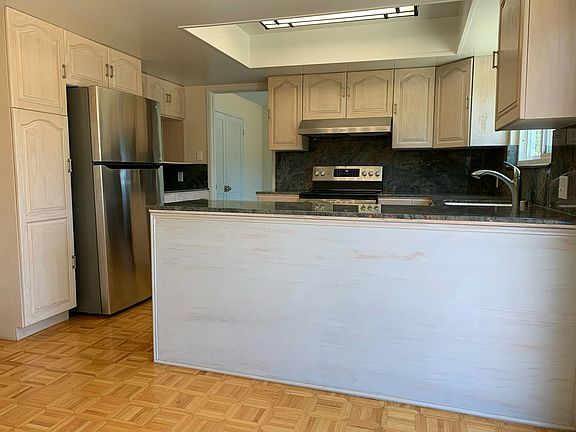 4th image of 321 Arguello Dr