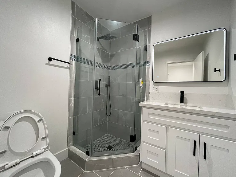 1340 W 37th St #1342-1/4 — Photo 12