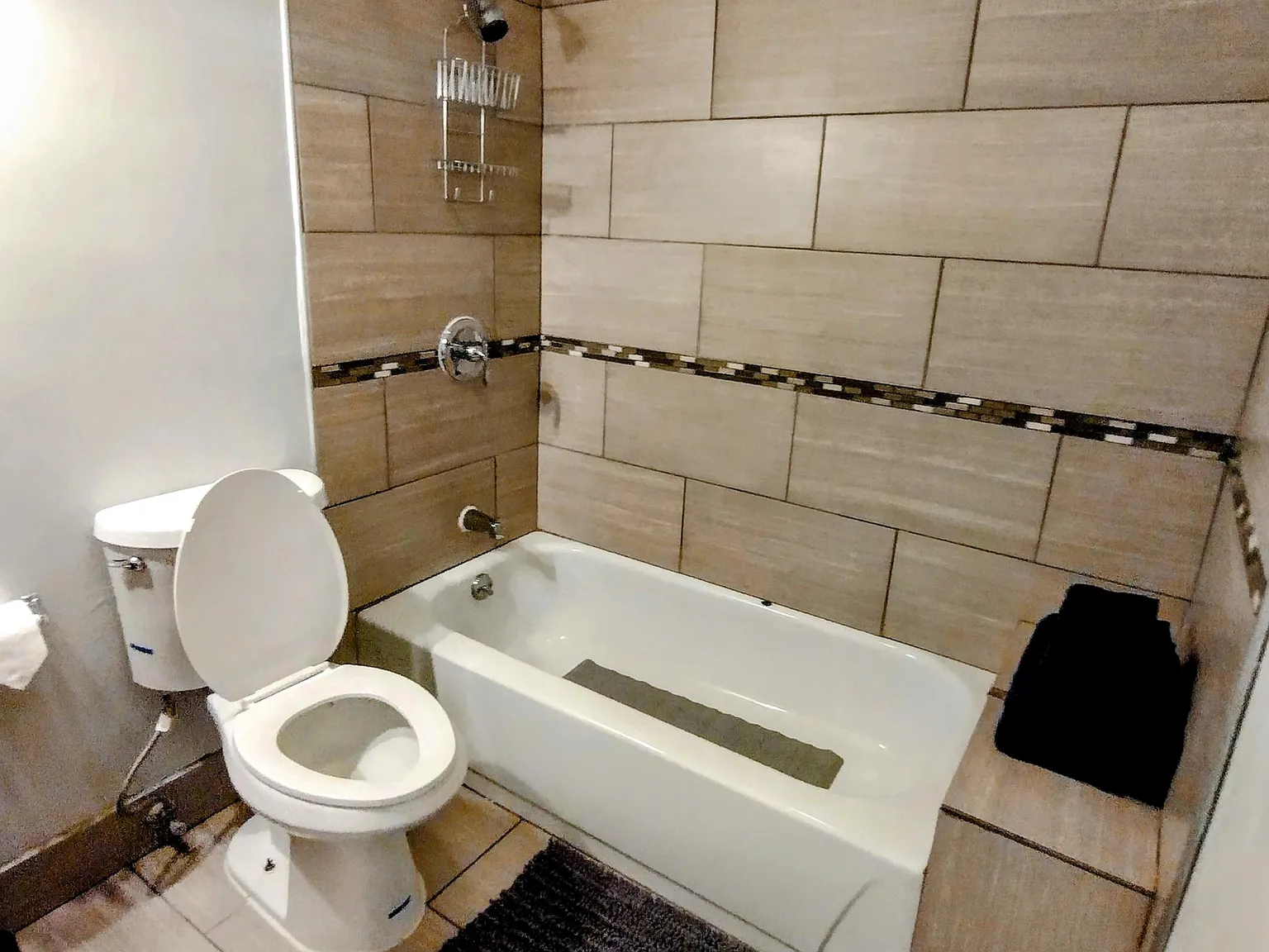 2 bed, 2.5 bath, 1600 sqft, $1,343 — Photo 2